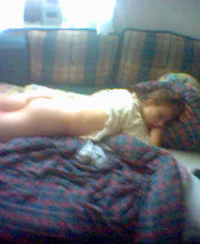 You are currently viewing Confession Brûlante d’Anonyme : Ma Nuit de Péché dans l’Appartement Troué