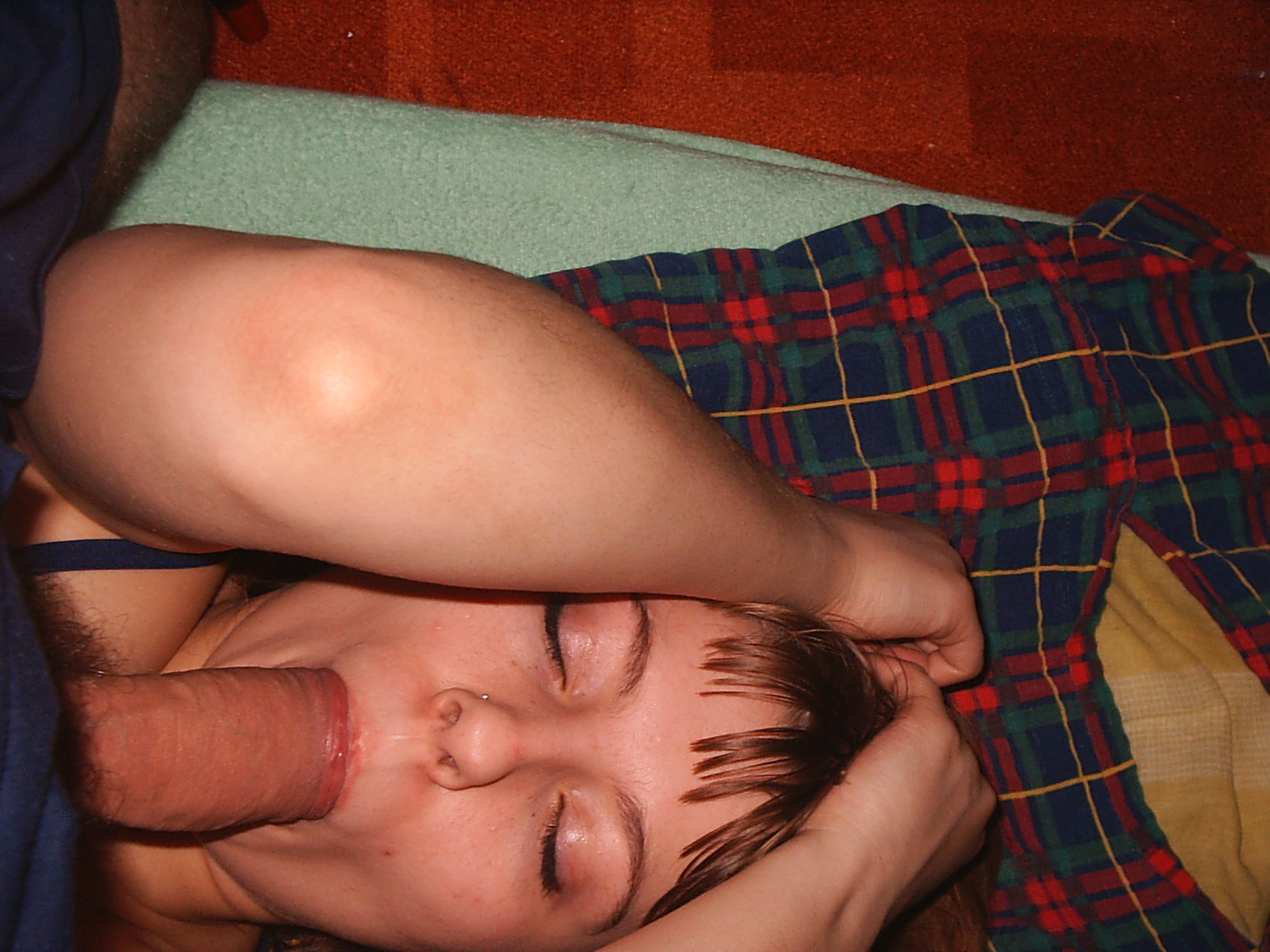 Read more about the article Confession brûlante : J’ai offert mon cul à mon jeune collègue dans les toilettes du bureau