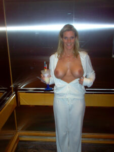 Read more about the article Confession brûlante : J’ai succombé à mon gendre dans la piscine du camping