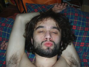 Read more about the article Confession Anonyme : Ma Nuit de Péché avec Sandra, Transformée et Défoncée