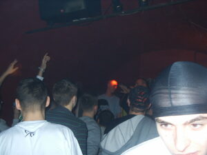 Read more about the article Confession Anonyme : Le Trio Interdit avec Joe et Son Monstre de 30 cm