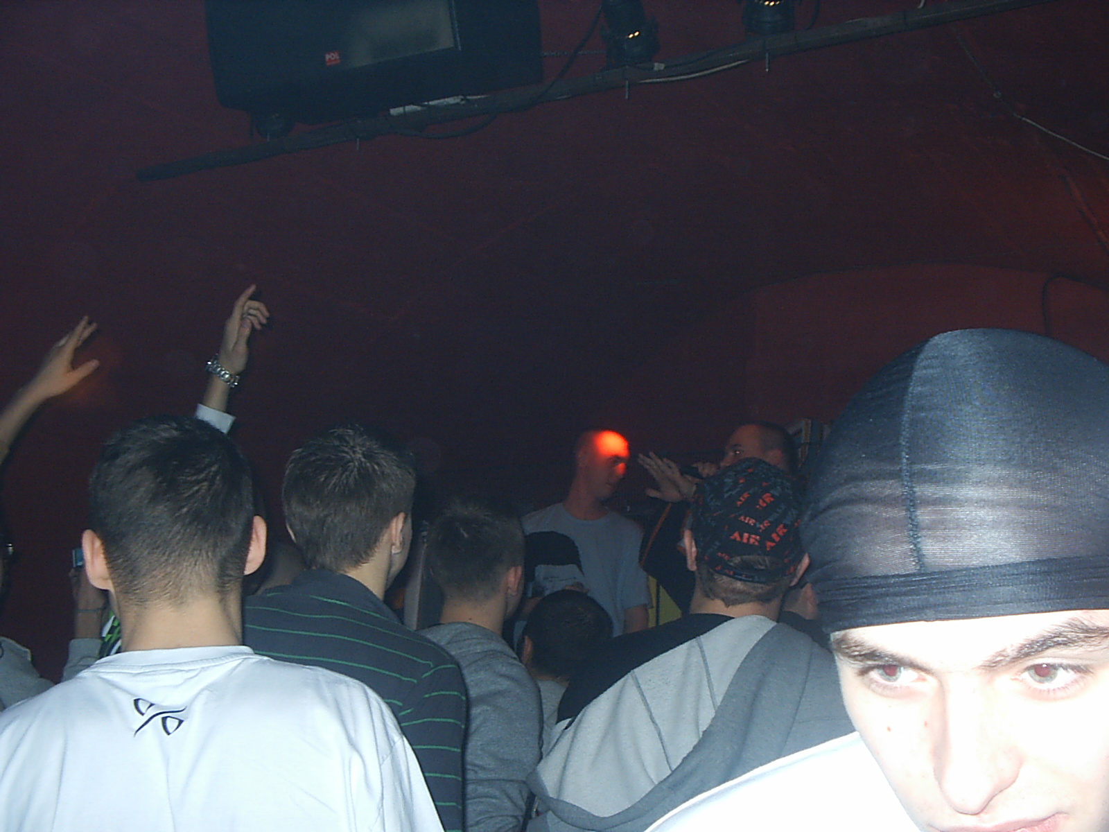 Read more about the article Confession Anonyme : Le Trio Interdit avec Joe et Son Monstre de 30 cm