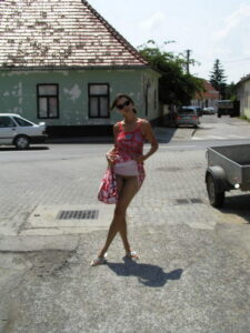 Read more about the article Confession Anonyme : Double Pénétration Sauvage en Cave avec Deux Électriciens